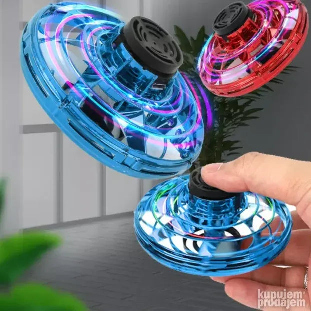 Leteći spinner sa punjivom baterijom i LED svetlom, 360° rotacija. Siguran i zabavan za trikove, bez brige o povredama.